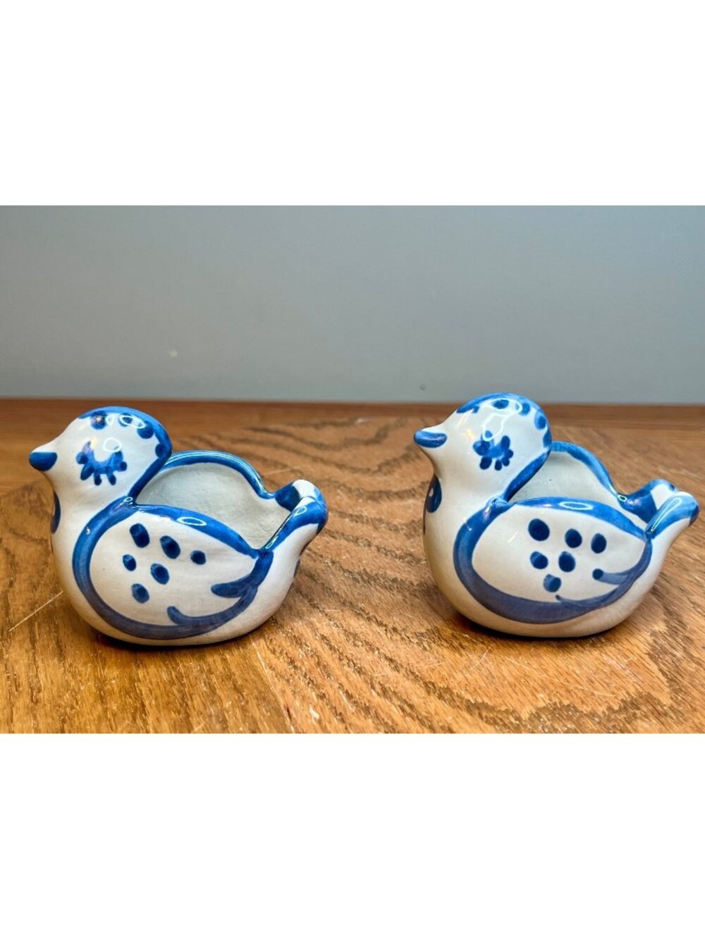 Set of 2 cM A Hadley Pottery Winking Country Chicken Hen Salt Cellar Ash Tray D